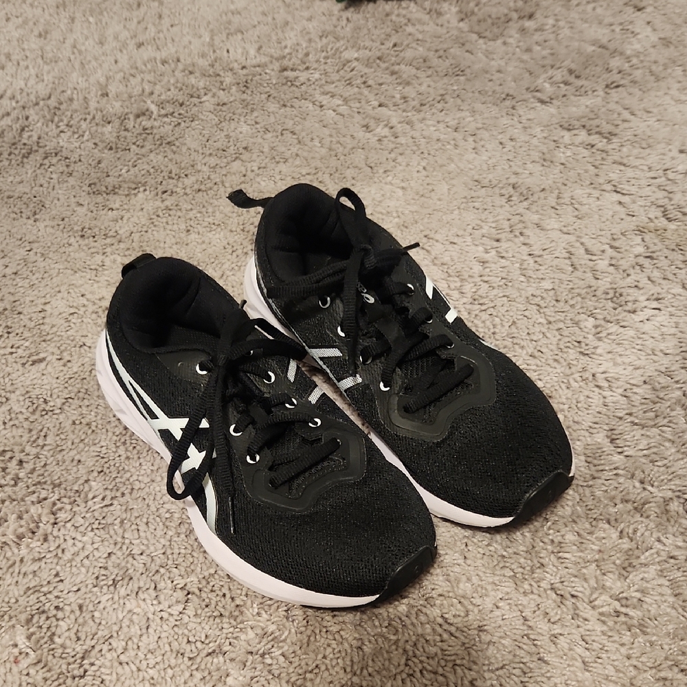 Black and White Asics Running Sneakers, Size 7